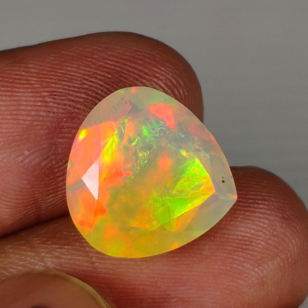 5.52 Ct Natural Multi-Color Welo Opal Round Cut (1 of 3)
