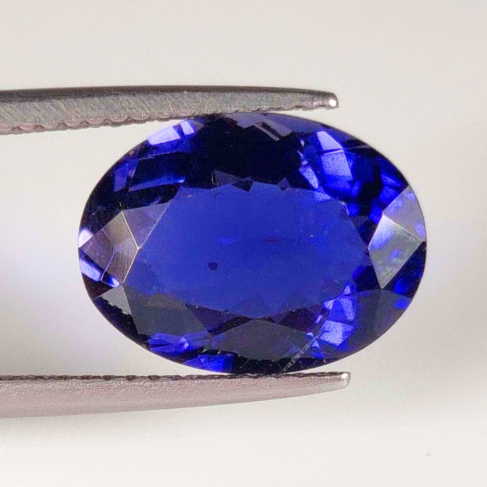 5.10 Ct Natural Violet-Blue Iolite Oval Cut (1 of 2)