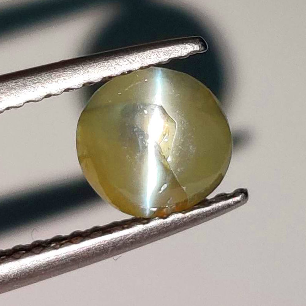 1.25 Ct Natural Chrysoberyl Catseye Round Cab: weight - 1.25 Ct / Dimensions - 6.80 x 6.50 x 3.20 mm / Shape - Excellent Round Cab / Origin - India / Treatment - None