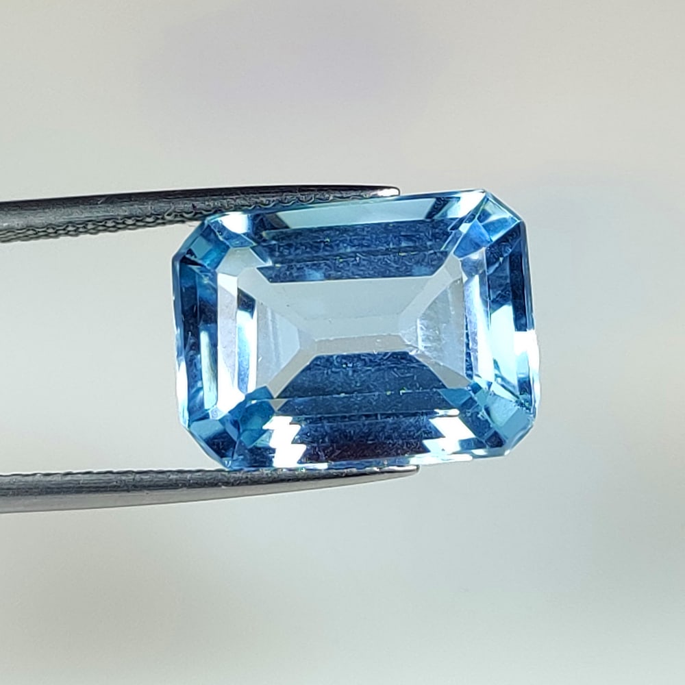 12.33 Ct Natural Blue Topaz Octagon Cut (1 of 3)