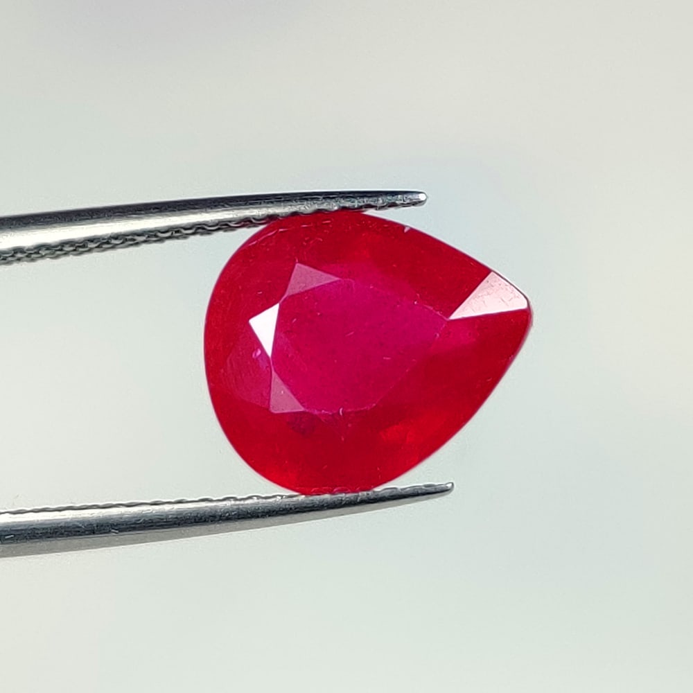 4.86 Ct Natural Pinkish Red Ruby Pear Cut (1 of 2)