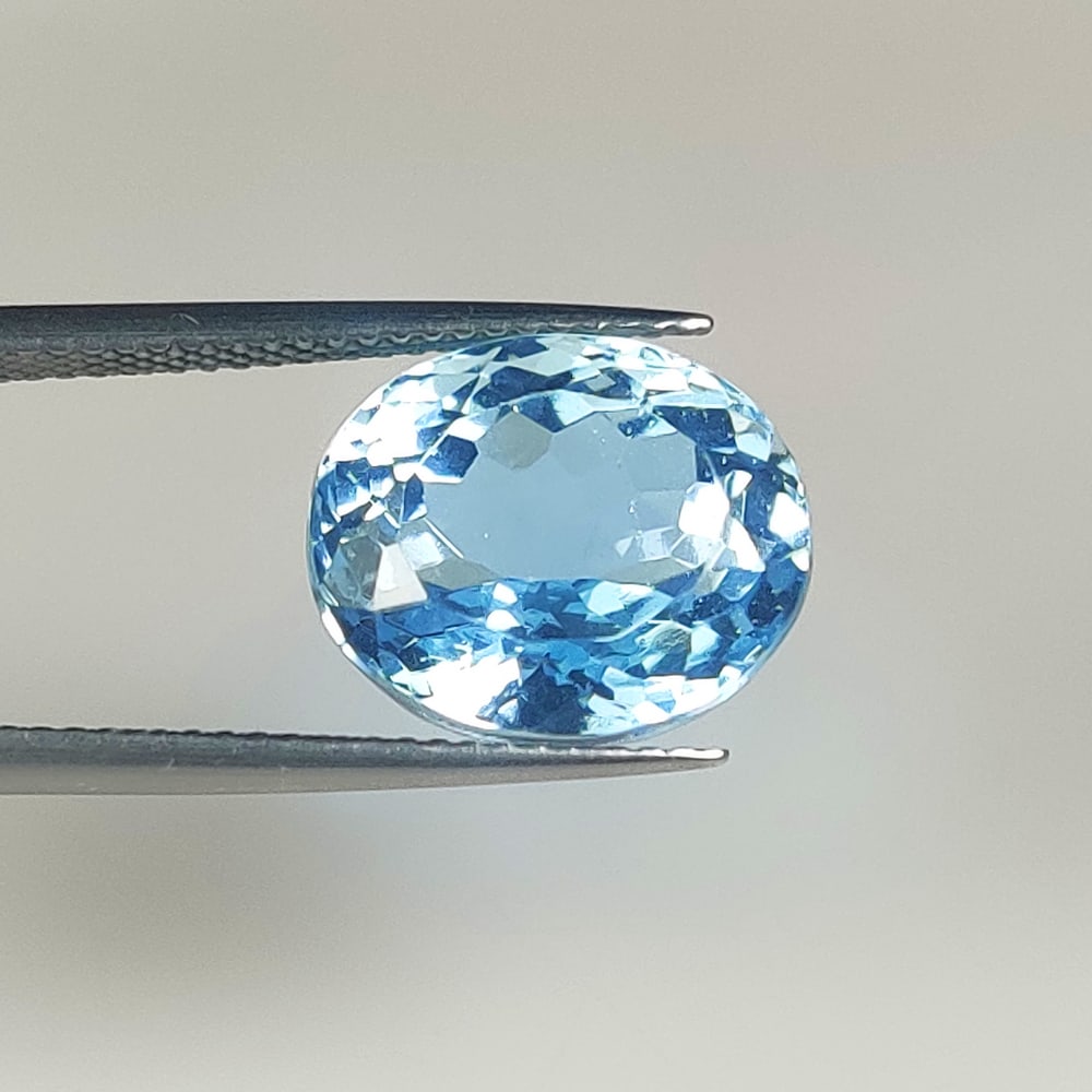 12.13 Ct Natural Blue Topaz Oval Cut: Weight - 12.13 Ct / Dimensions - 13.30 x 11.50 x 9.30 mm / Shape - Oval Cut / Color - Blue / Clarity - VVS / Origin - Brazil / Treatment - Irradiated