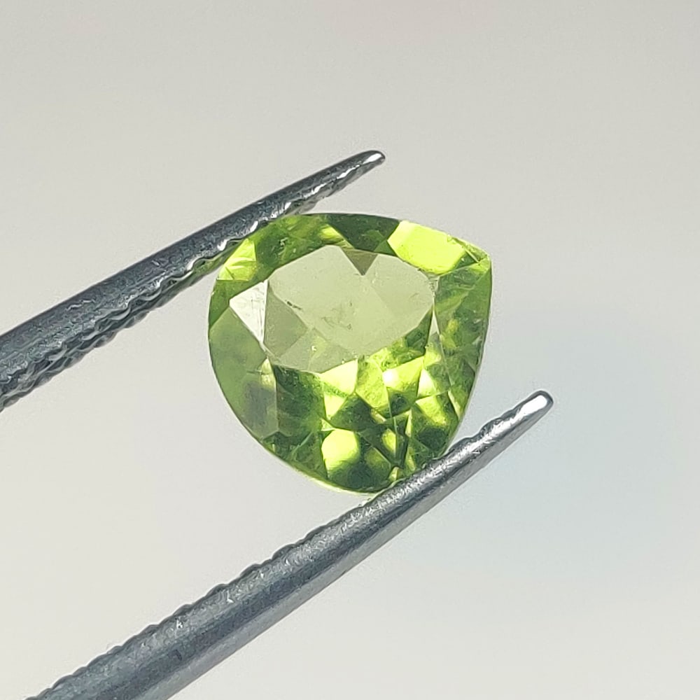 0.97 Ct Natural Green Peridot Pear Cut (1 of 2)