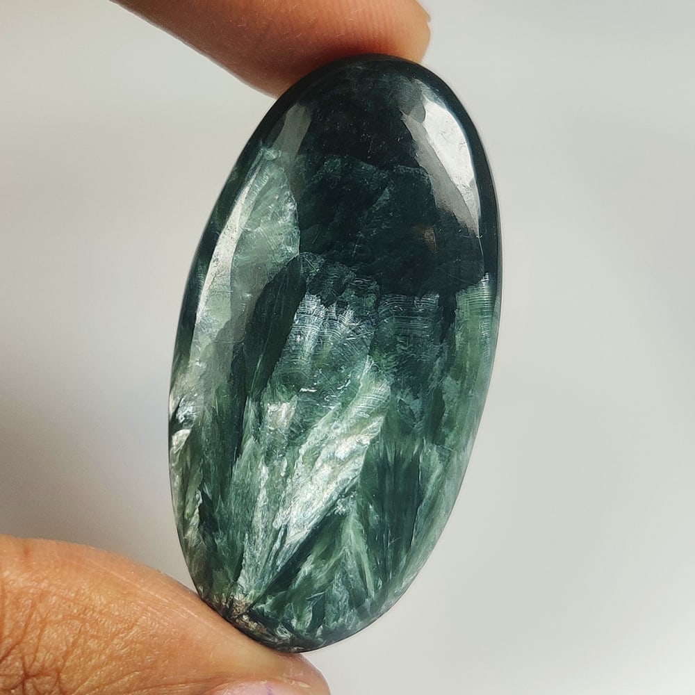 30.82 Ct Natural Serphinite Oval Cab: weight - 30.82 Ct / Dimensions - 37.00 x 18.60 x 5.30 mm / Shape - Excellent Oval Cab / Origin - Brazil / Treatment - None