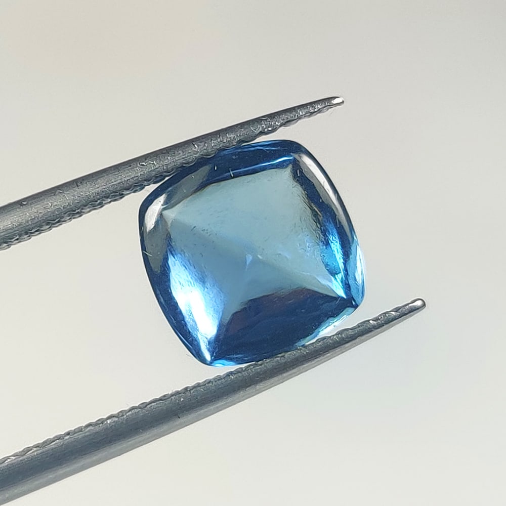 2.75 Ct Natural London Blue Topaz Cushion Cab: Weight : 2.75 Ct / Dimensions : 8.00 x 8.00 x 4.60 mm / Shape : Cushion Cab / Color : Blue / Transparency : Transparent / Treatment : Irradiated