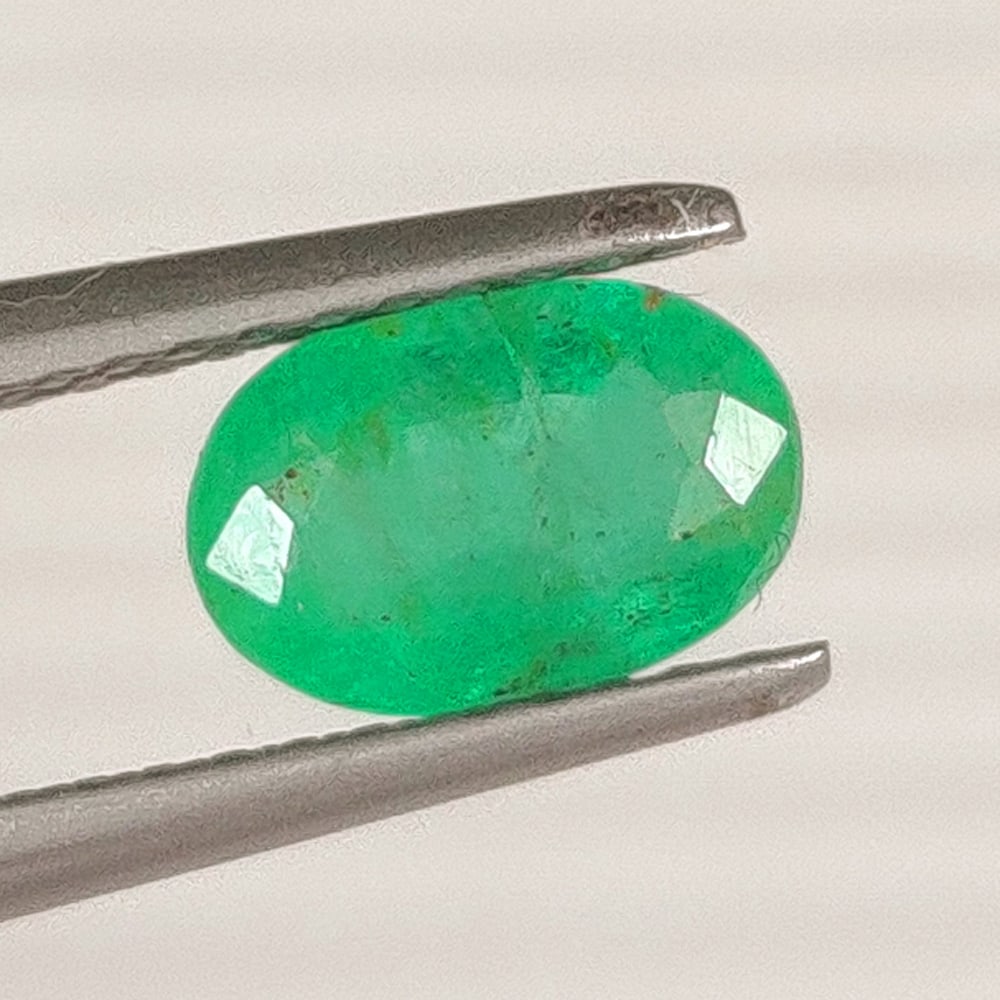 1.12 Ct Natural Zambian Emerald Oval cut: Weight - 1.12 Ct / Size - 7.60 x 5.00 x 4.20 mm / Shape - Oval Cut / Color - Green / Clarity - SI / Origin - Zambia / Treatment - Natural Emeralds are commonly enhanced by oil