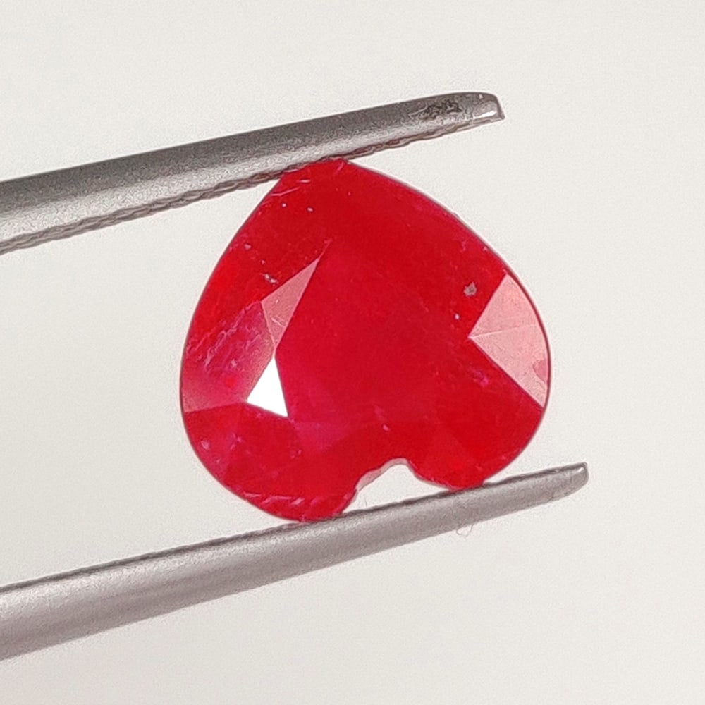 3.04 Ct Natural Pinkish Red Ruby Heart Cut (1 of 2)