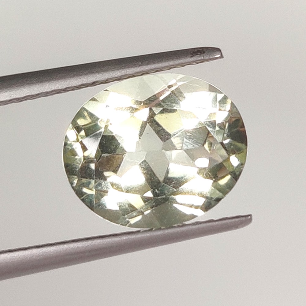 4.22 Ct Natural Green Amethyst Oval Cut (1 of 2)