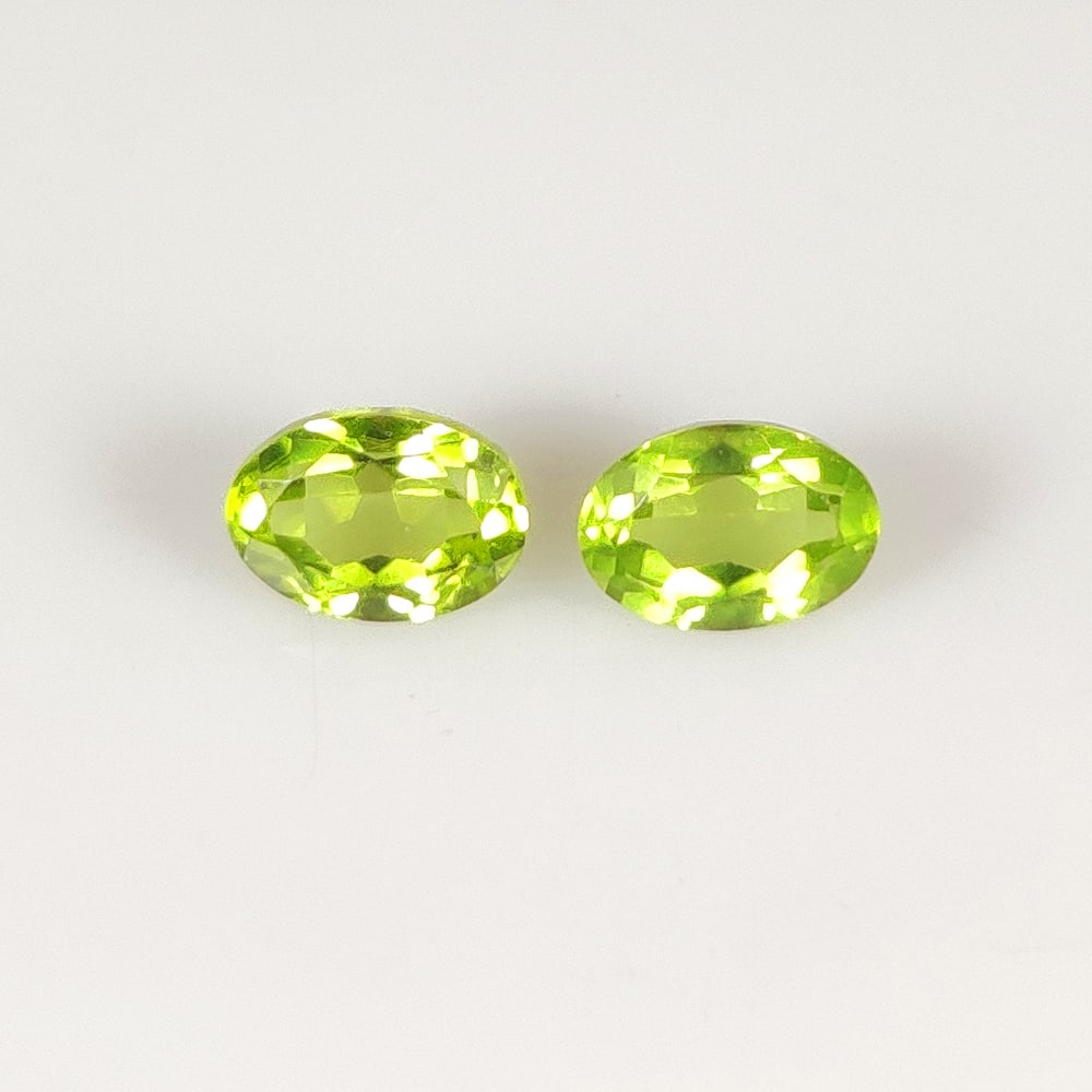 2.42 Ct Natural Green Peridot Oval Cut Pair (1 of 2)