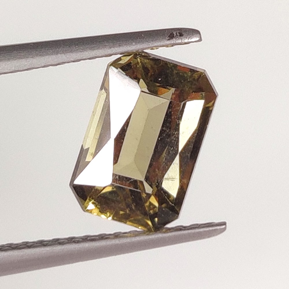 2.17 Ct Natural Beryl Octagon Cut: Weight - 2.17 Ct / Size - 9.40 x 6.40 x 5.00 mm / Shape - Octagon Cut / Clarity - SI / Origin - Brazil / Treatment - Heated