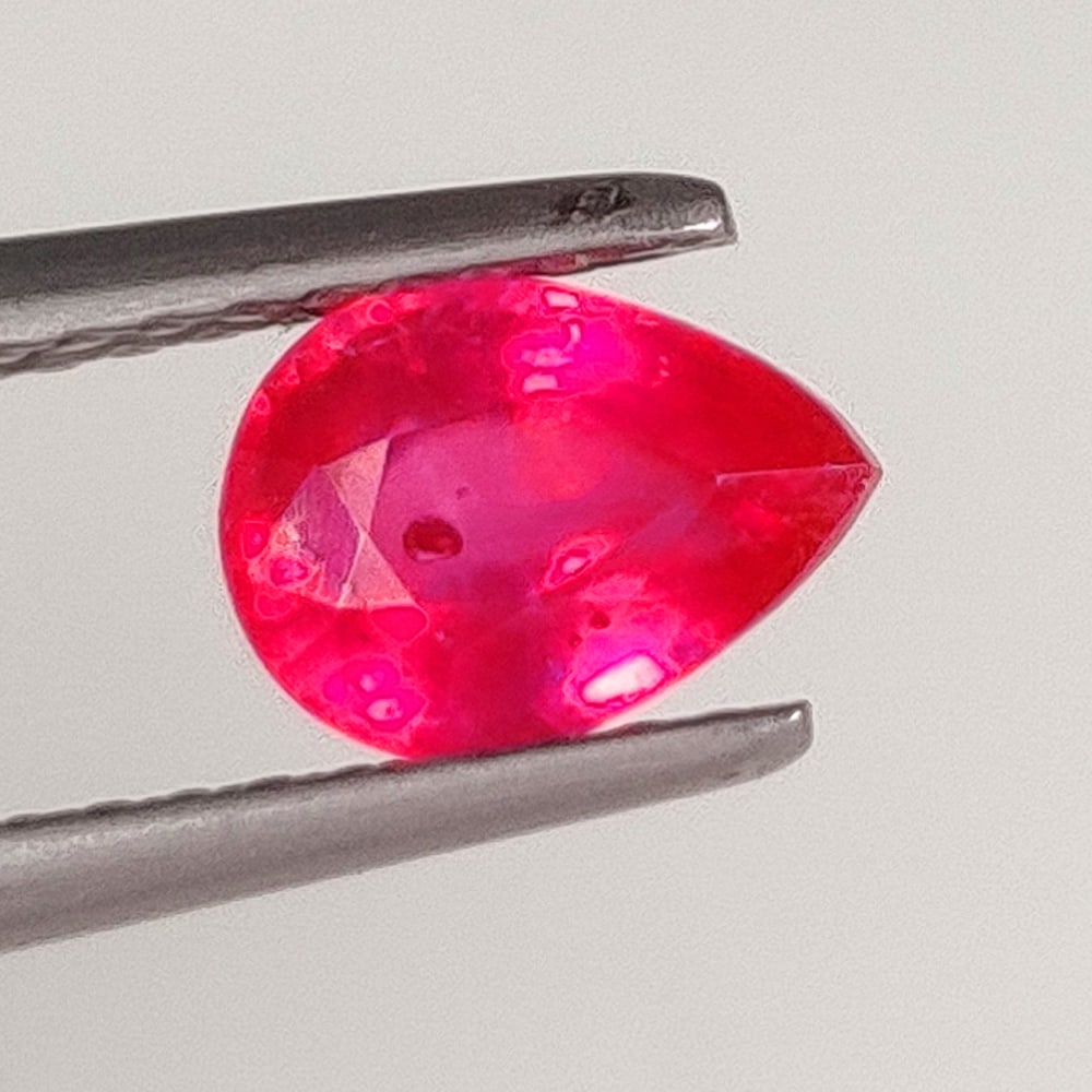 1.07 Ct Natural Pinkish Red Ruby Pear Cut (1 of 2)
