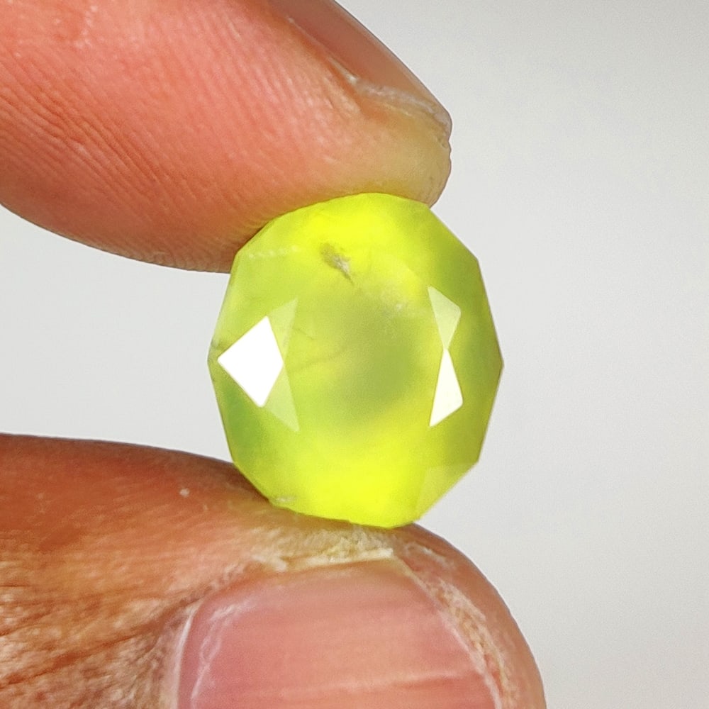 5.05 Ct Natural Green Prehnite Oval Fancy Cut (1 of 2)