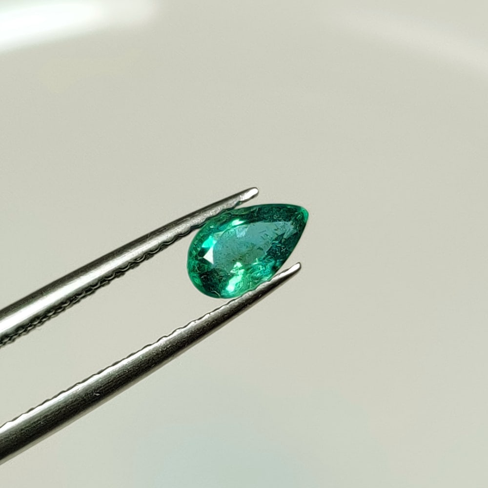 0.46 Ct Natural Zambian Green Emerald Oval Cut: Weight - 0.46 Ct / Dimensions - 6.70 x 4.20 x 3.00 mm / Shape - Oval Cut / Color - Green / Clarity - SI / Origin - Zambia / Comments - Natural Emeralds are commonly enhanced by oil