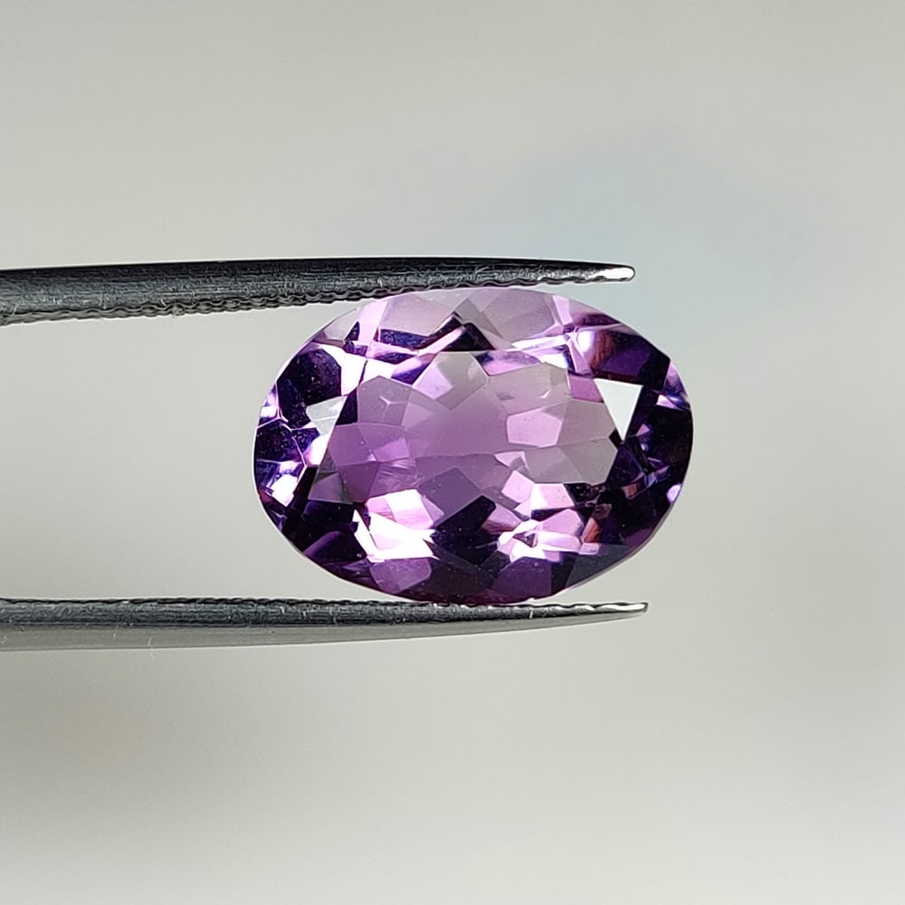 5.21 Ct Natural Purple Amethyst Oval Cut: Weight - 5.21 Ct / Dimensions - 13.80 x 10.00 x 6.70 mm / Shape - Oval Cut / Color - Purple / Clarity - VVS / Origin -Brazil / Treatment - Heated