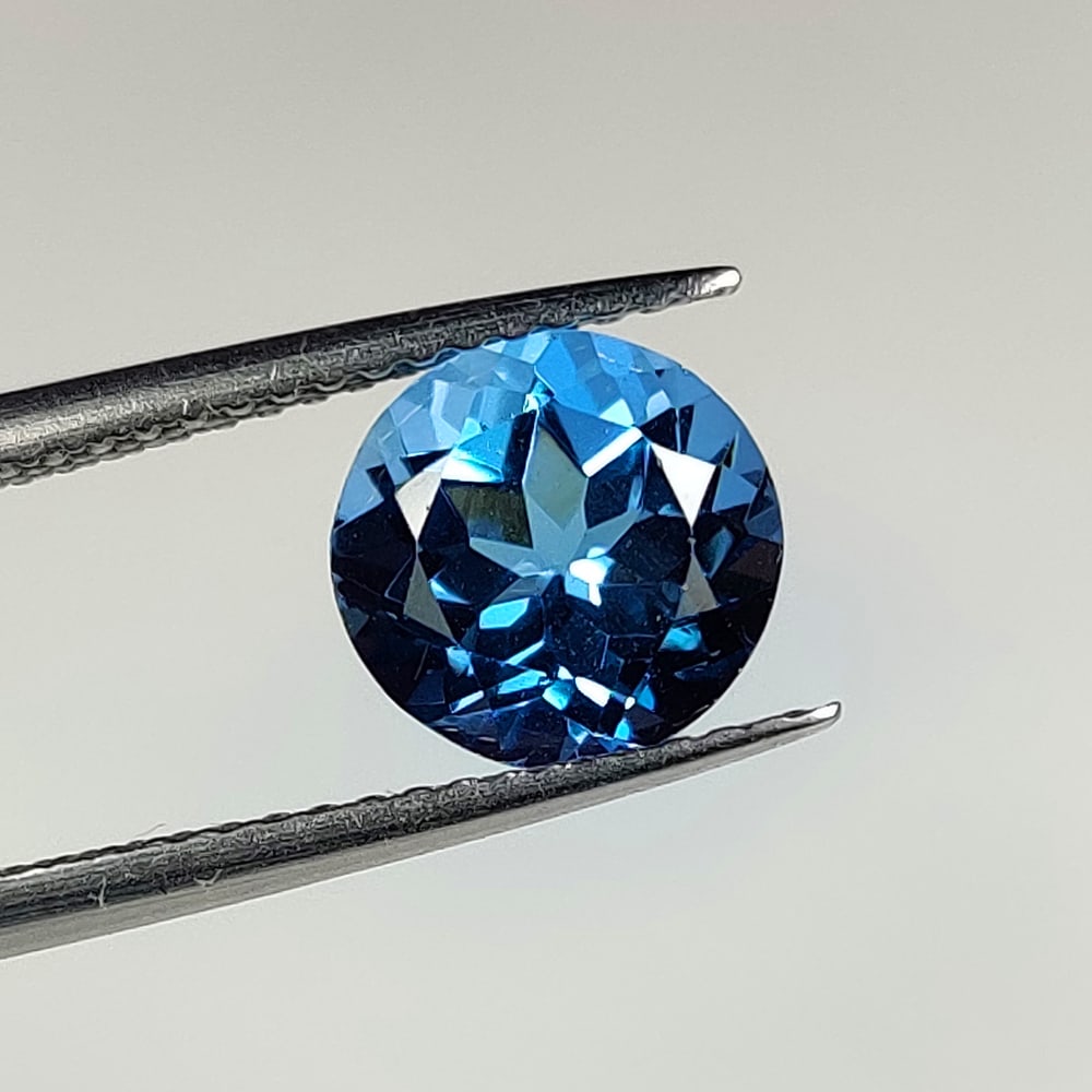 2.42 Ct Natural London Blue Topaz Round Cut: Weight - 2.42 Ct / Size - 8.20 x 7.90 x 5.60 mm / Shape - Round Cut / Color - Blue / Clarity - VVS / Origin - Brazil / Treatment - Irradiated