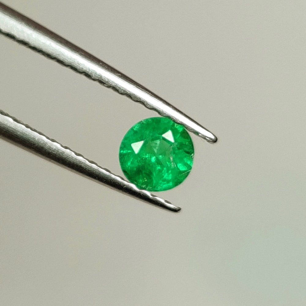 0.28 Ct Natural Zambian Emerald Round cut (1 of 3)