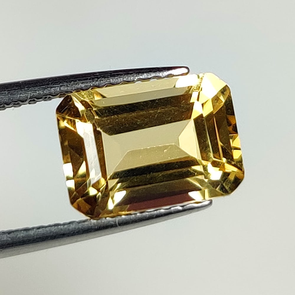 2.64 Ct Natural Yellow Citrine Octagon Cut: Weight - 2.64 Ct / Size - 9.80 x 7.00 x 5.50 mm / Shape - Octagon Cut / Color - Yellow / Clarity - VVS / Origin - Brazil / Treatment - Heated
