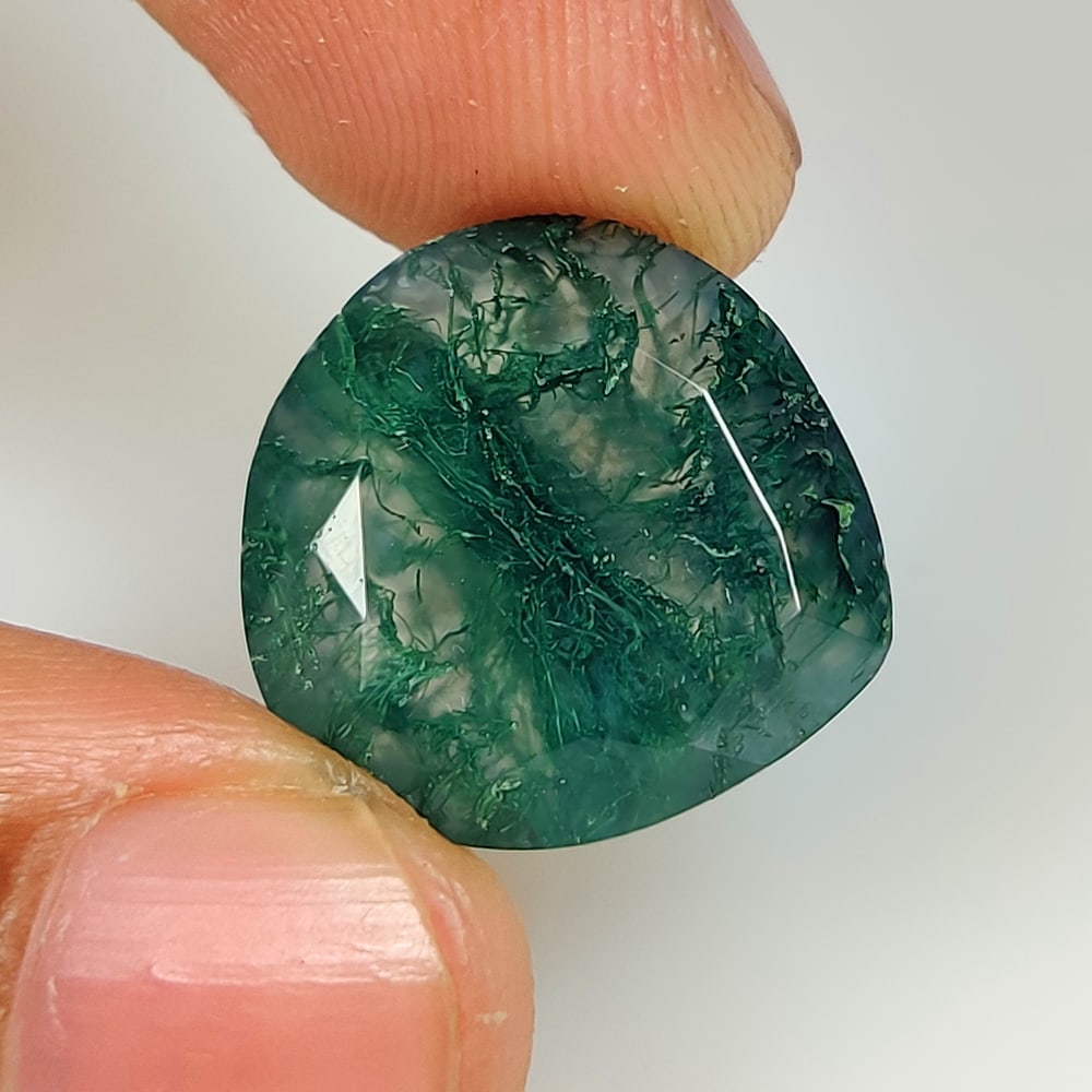 14.34 Ct Natural Moss Agate Pear cut: Weight - 14.34 Ct / Size - 18.10 x 17.80 x 7.80 mm / Shape - Excellent Pear Cut / Clarity - Opaque / Origin - Brazil / Treatment - None