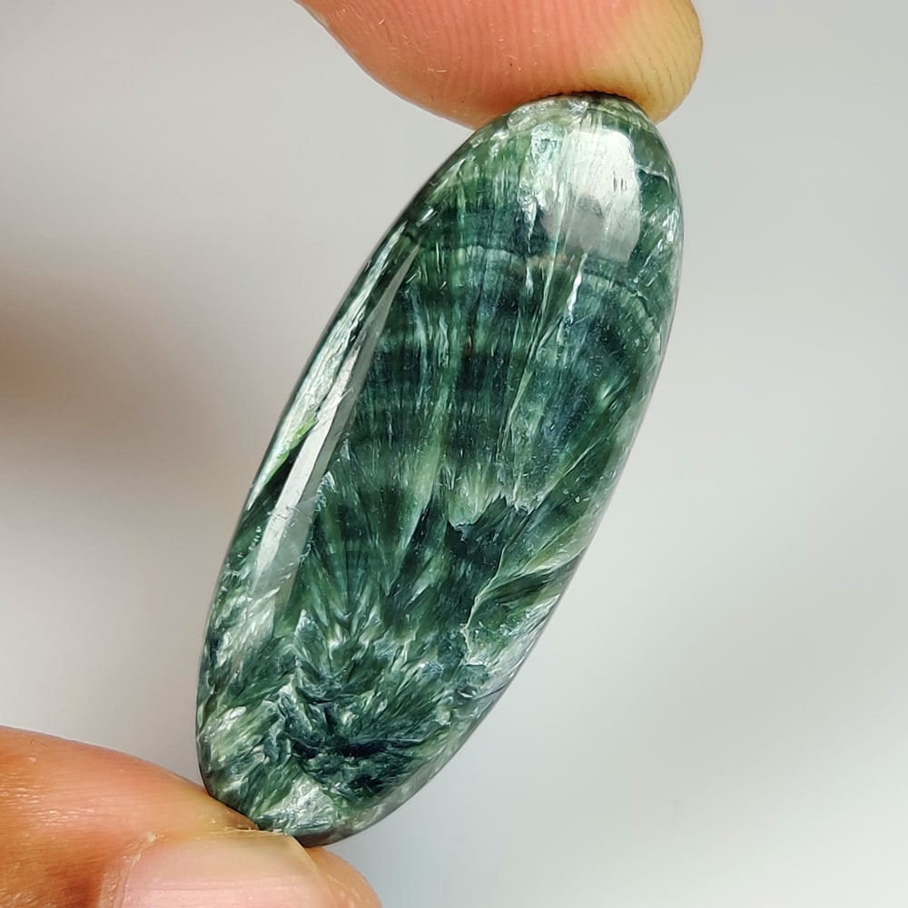 20.55 Ct Natural Serphinite Oval Cab: weight - 20.55 Ct / Dimensions - 38.00 x 14.50 x 4.70 mm / Shape - Excellent Oval Cab / Origin - Brazil / Treatment - None