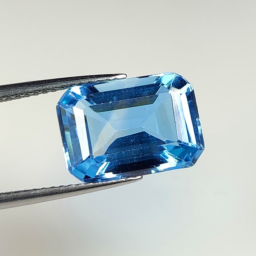 6.63 Ct Natural Blue Topaz Octagon Cut (1 of 2)