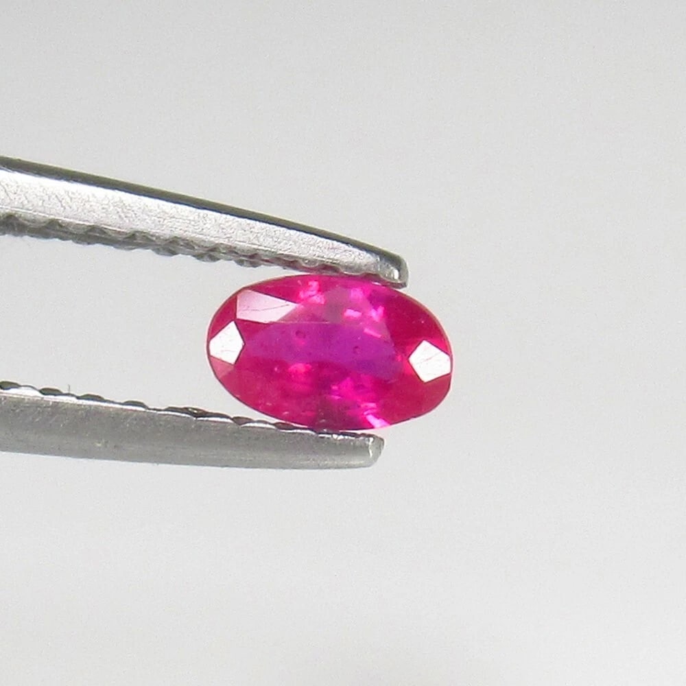 0.40 Ct Natural Pinkish Red Ruby Oval Cut (1 of 2)