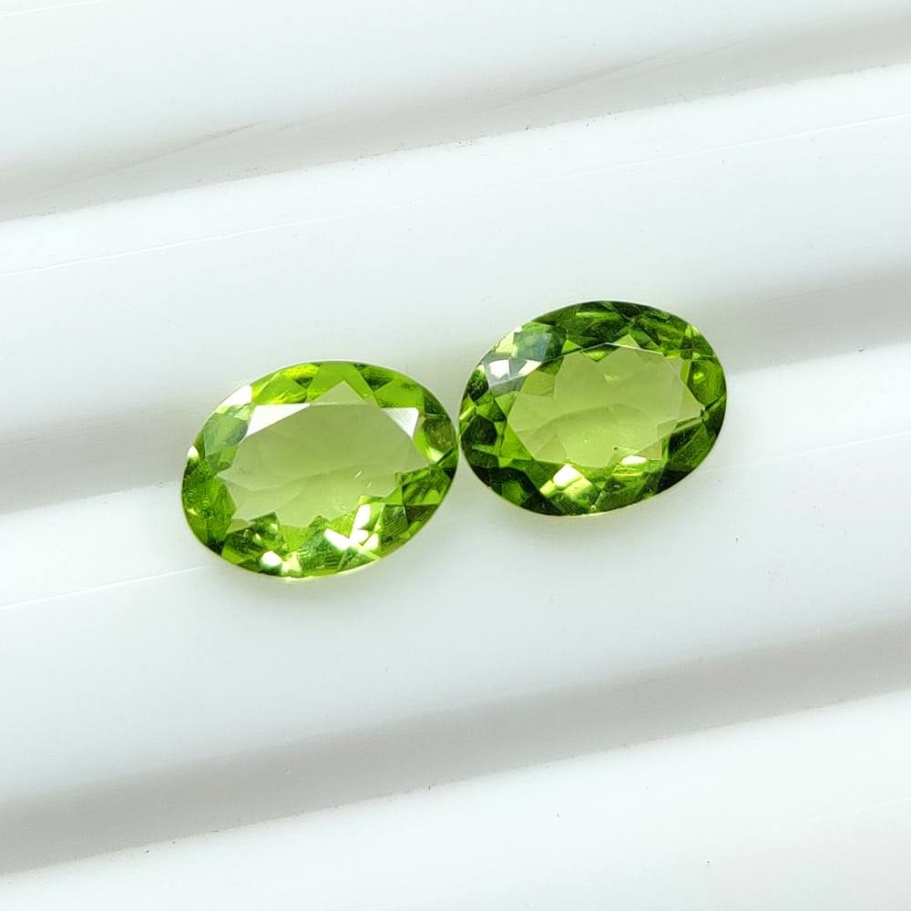 1.95 Ct Natural Green Peridot Oval Cut Pair (1 of 2)