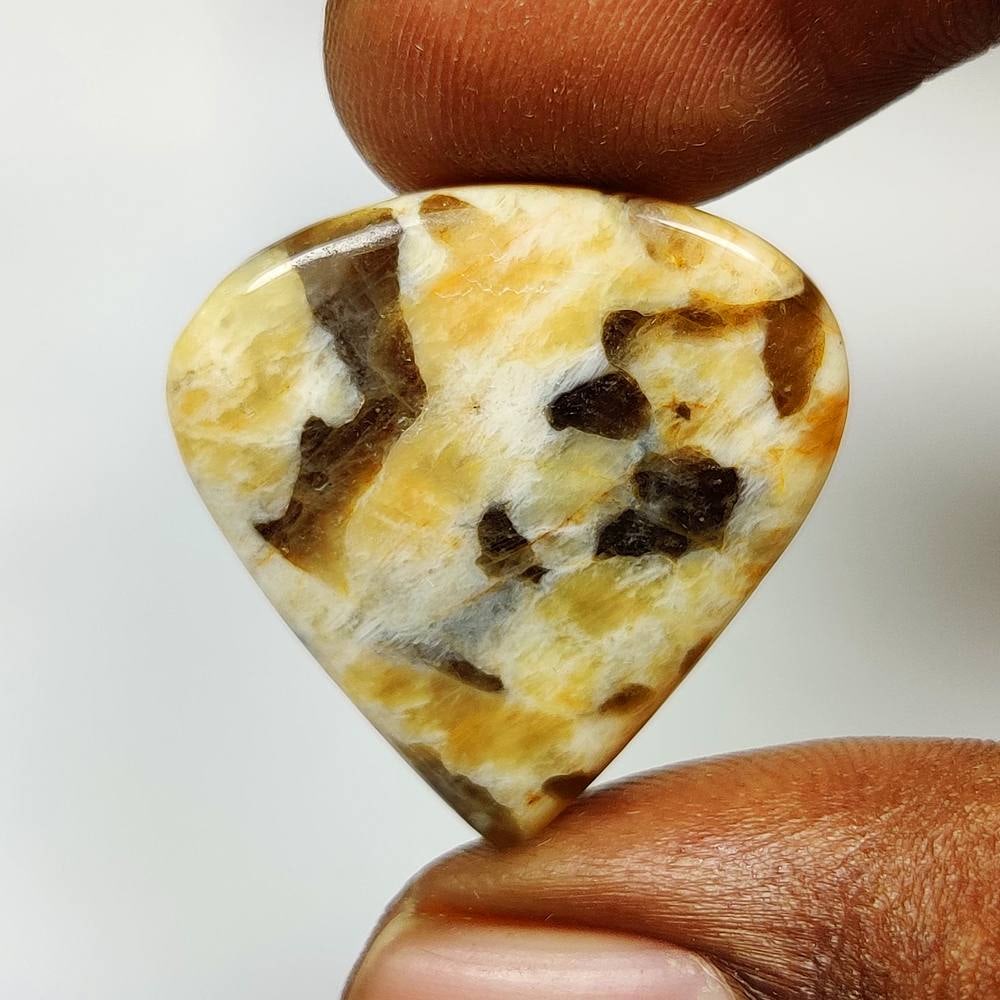 18.80 Ct Natural Jasper Quartz Pear Cab: weight - 18.80 Ct / Dimensions - 25.00 x 27.00 x 4.40 mm / Shape & Cut - Excellent Pear Cab / Origin - Brazil / Comments - None