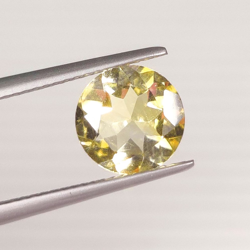 1.92 Ct Natural Yellow Citrine Round Cut: Weight - 1.92 Ct / Size - 9.00 x 9.00 x 4.70 mm / Shape - Round Cut / Color - Yellow / Clarity - VVS / Origin - Brazil / Treatment - Heated