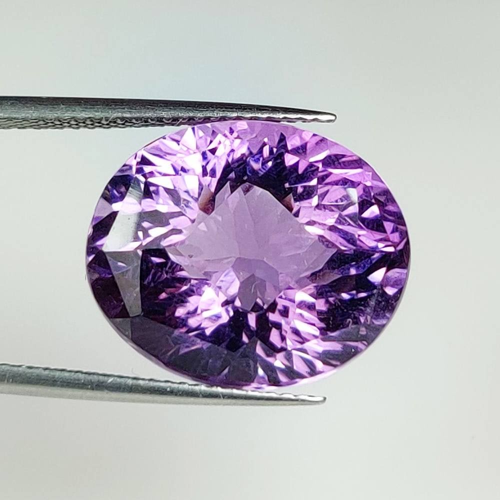 14.77 Ct Natural Purple Amethyst Oval Cut: Weight - 14.77 Ct / Dimensions -17.70 x 14.80 x 10.60 mm / Shape - Oval Cut / Color - Purple / Clarity - VVS / Origin -Brazil / Treatment - Heated