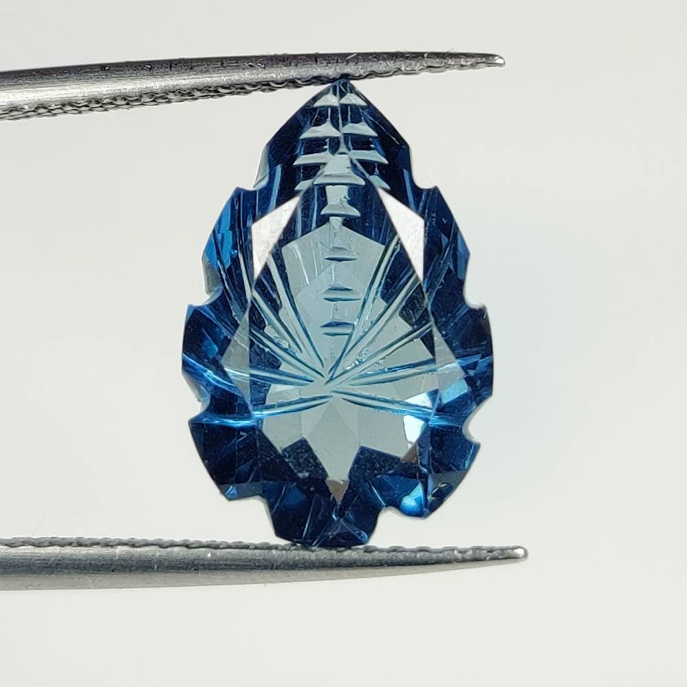 6.47 Ct Natural London Blue Topaz Pear Carving Cut (1 of 2)