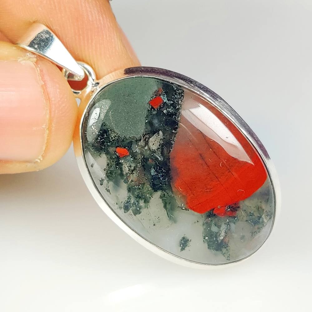 47.12 Ct Natural Jasper Quartz Oval Cab Pendant: Weight - 47.12 Ct / Size - 31.00 x 20.70 x 5.20 mm / Shape - Oval Cab / Clarity - Opaque / Origin - Brazil / Treatment - None