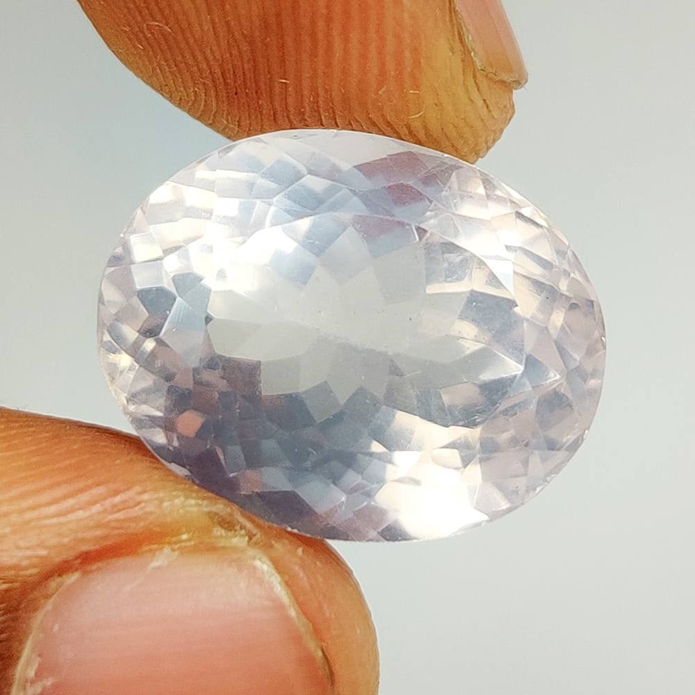 21.32 Ct Natural Rose Quartz OVal Cut: Weight - 21.32 Ct / Dimensions - 18.00 x 14.20 x 13.30mm / Shape - Oval Cut / Clarity - VVS / Origin - Brazil / Treatment - None