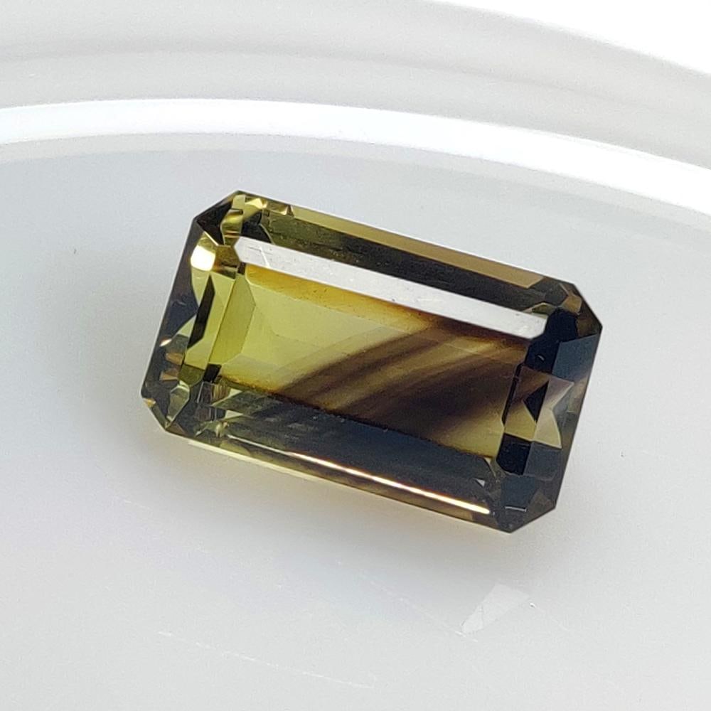 19.68 Ct Natural Bicolor Lemon Quartz Octagon Cut: Weight - 19.68 Ct / Dimensions - 19.40 x 11.50 x 10.70 mm / Shape - Octagon Cut / Clarity - VVS / Origin - Brazil / Treatment - Heated