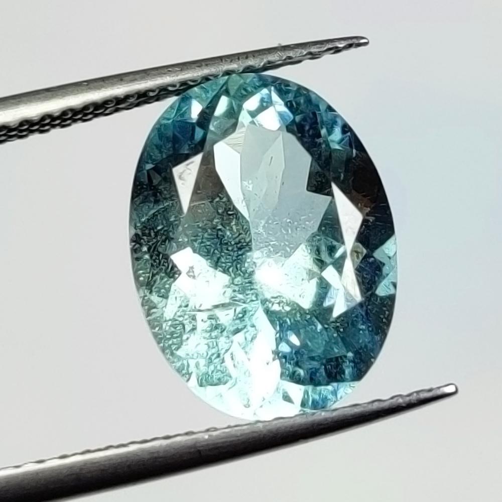 5.81 Ct Natural Aquamarine Oval Cut: Weight - 5.81 Ct / Dimensions - 13.90 x 10.40 x 7.40 mm / Shape - Oval Cut / Clarity - VVS / Origin -India / Treatment - None