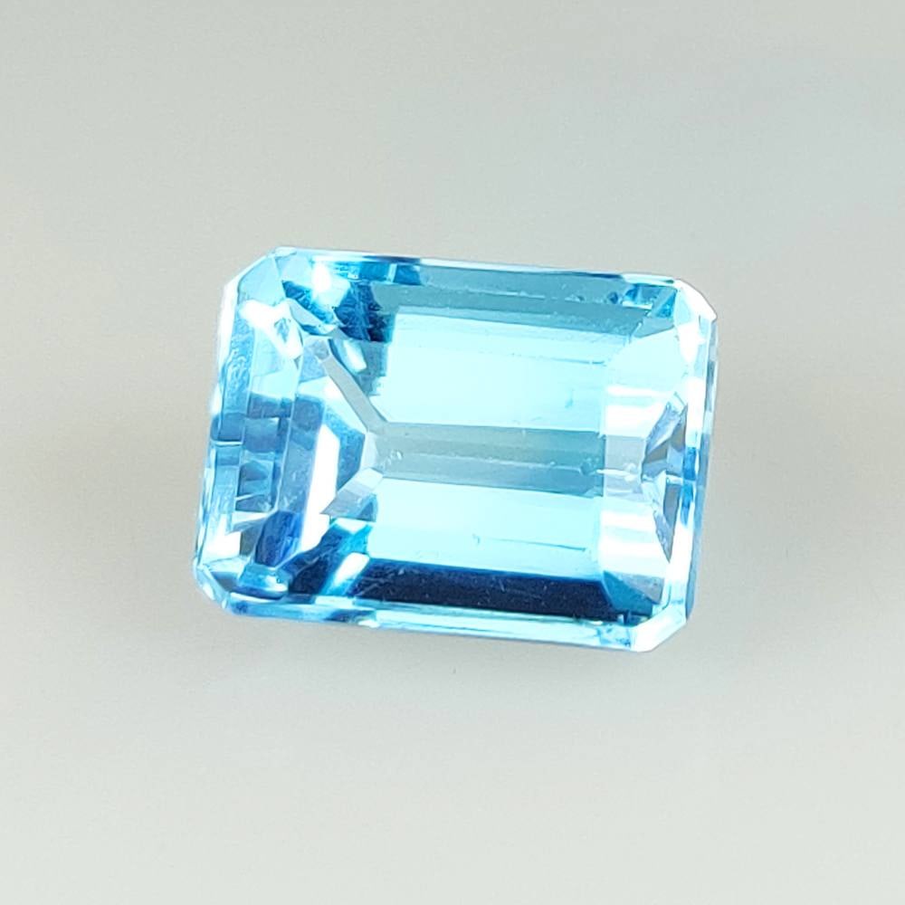 11.05 Ct Natural Blue Topaz Octagon Cut (1 of 2)