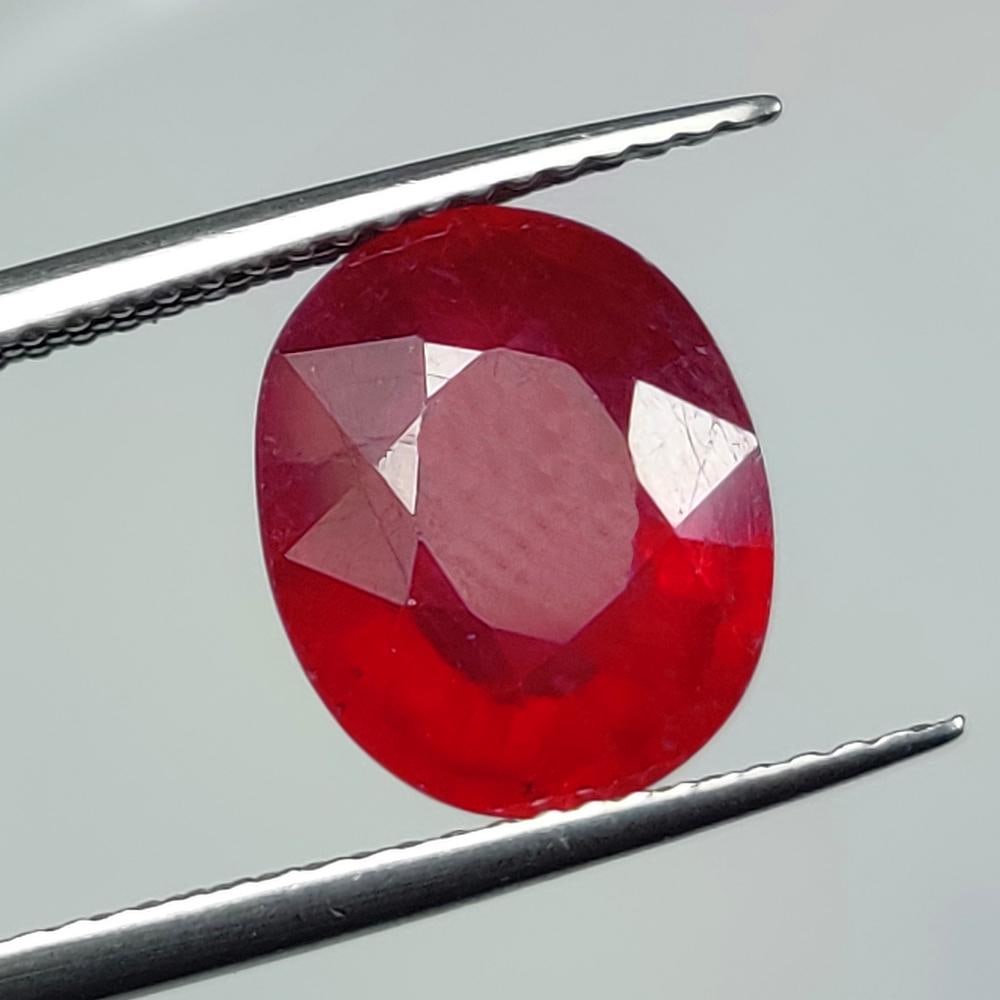 6.36 Ct Natural Pinkish Red Ruby Oval Cut (1 of 2)
