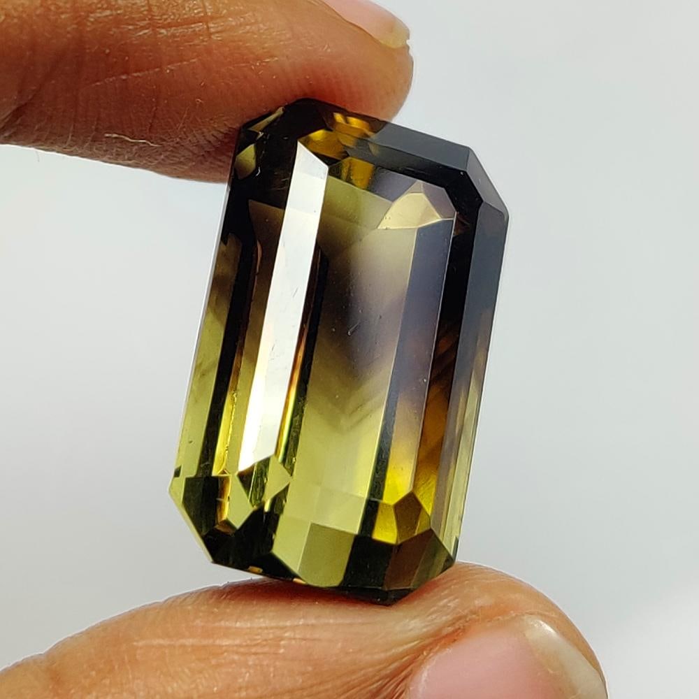 19.44 Ct Natural Bicolor Lemon Quartz Octagon Cut: Weight - 19.44 Ct / Dimensions - 19.80 x 11.90 x 10.80 mm / Shape - Octagon Cut / Clarity - VVS / Origin - Brazil / Treatment - Heated