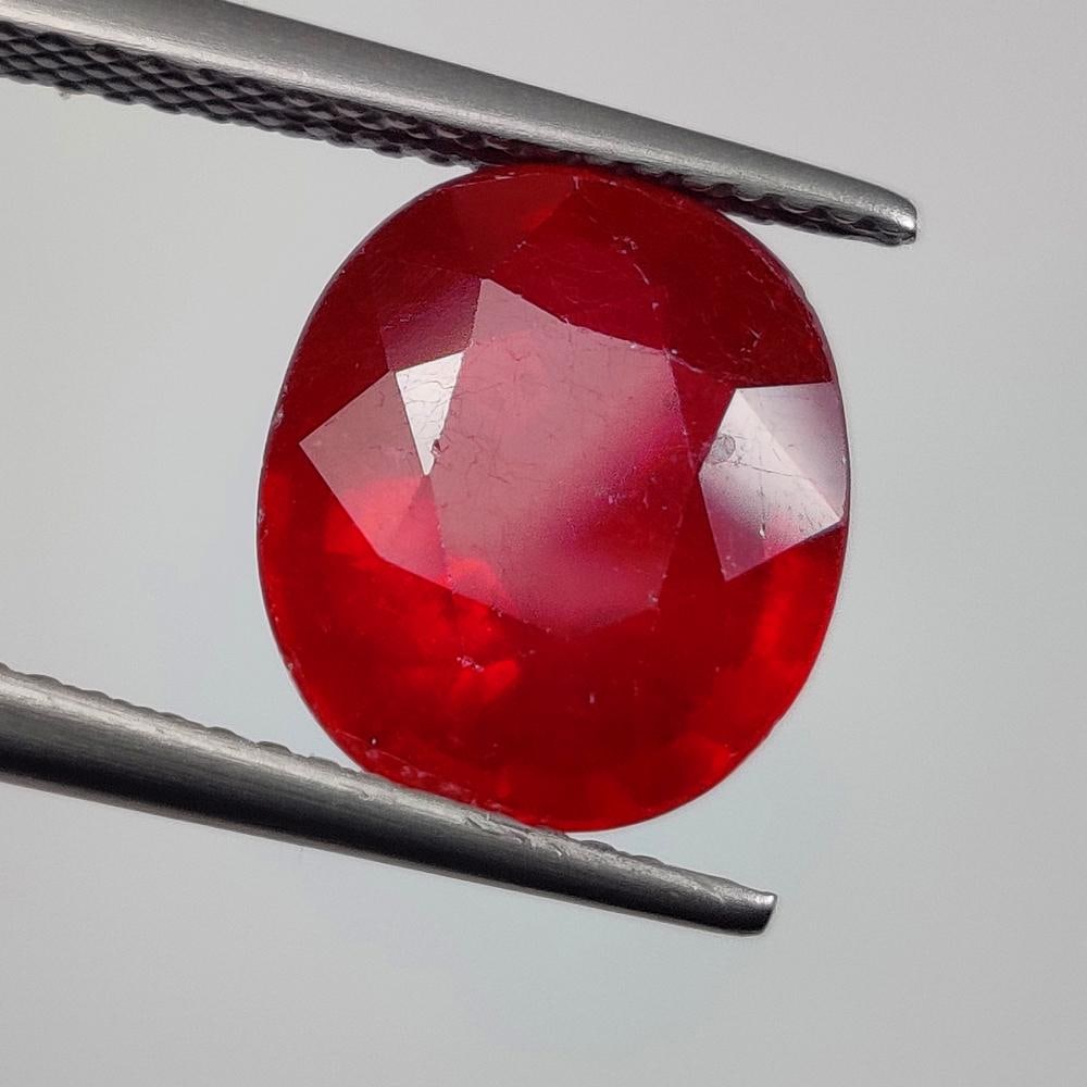 6.03 Ct Natural Pinkish Red Ruby Oval Cut (1 of 2)