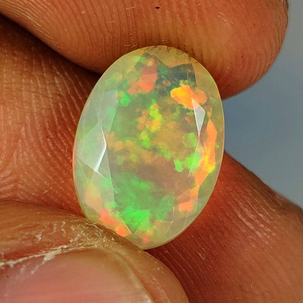 2.70 Ct Natural Multicolor Welo Opal Flash Fire Oval Cut (1 of 3)