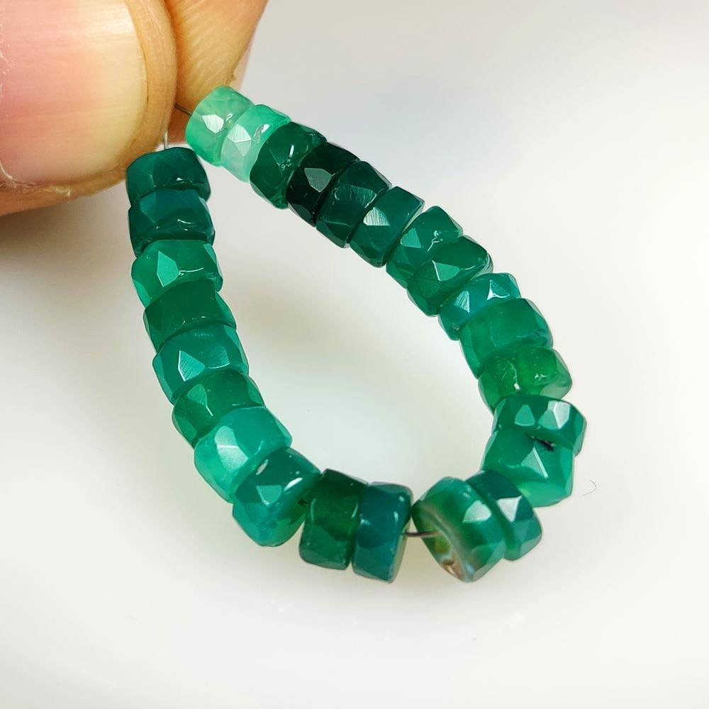 19.59 Ct Natural Green Onyx 3" Round Cut Beads: Weight - 19.59 Ct / Dimensions - 4.90 - 5.70 mm / 25 Pc's / Shape - Round Cut Beads / Clarity - Semi Transparent / Origin - Brazil / Treatment - None