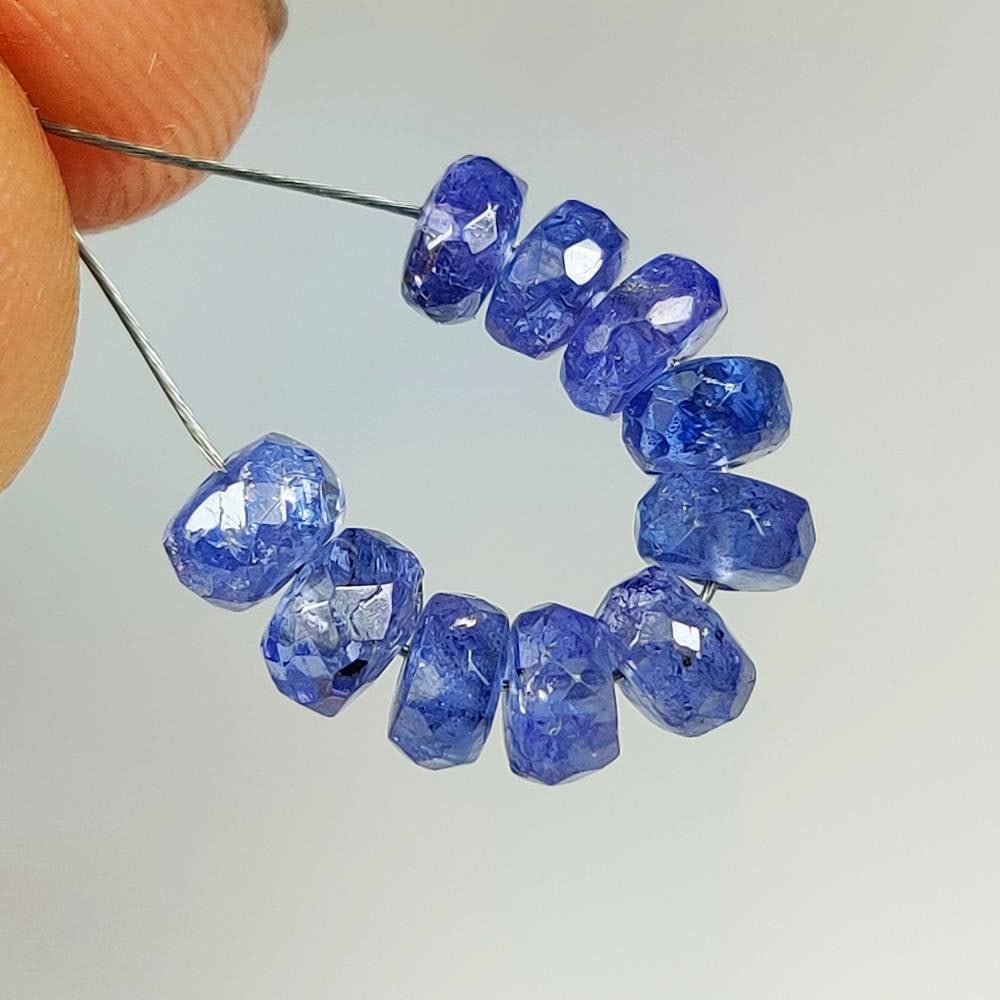 5.62 Ct Natural Tanzanite Round Cut Beads (1 of 2)