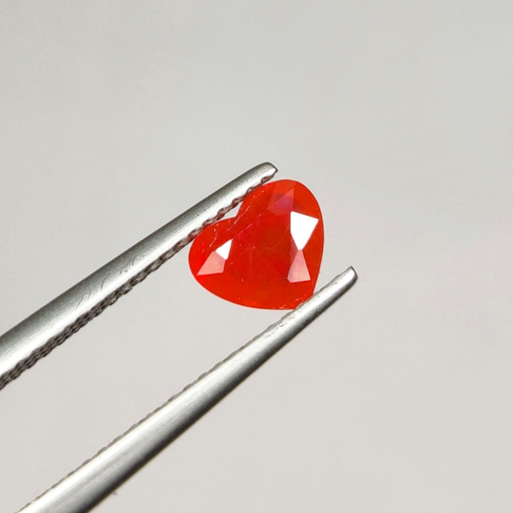 IGI Certified 1.01 Ct Natural Red Ruby Heart Cut (1 of 4)