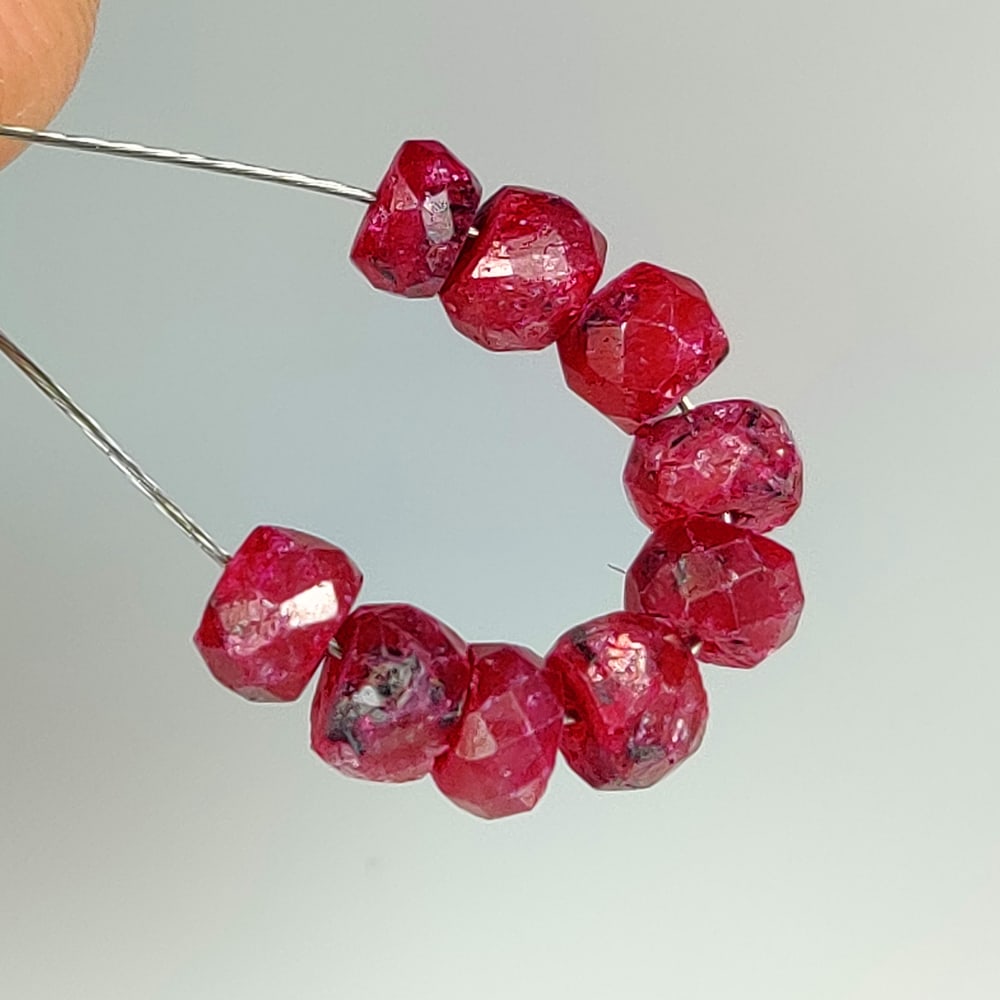 5.04 Ct Natural Red Ruby Round Cut beads (1 of 2)