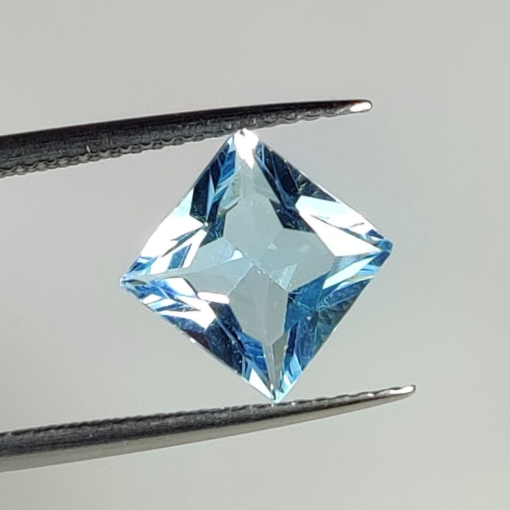 2.66 Ct Natural Blue Topaz Square Cut (1 of 3)