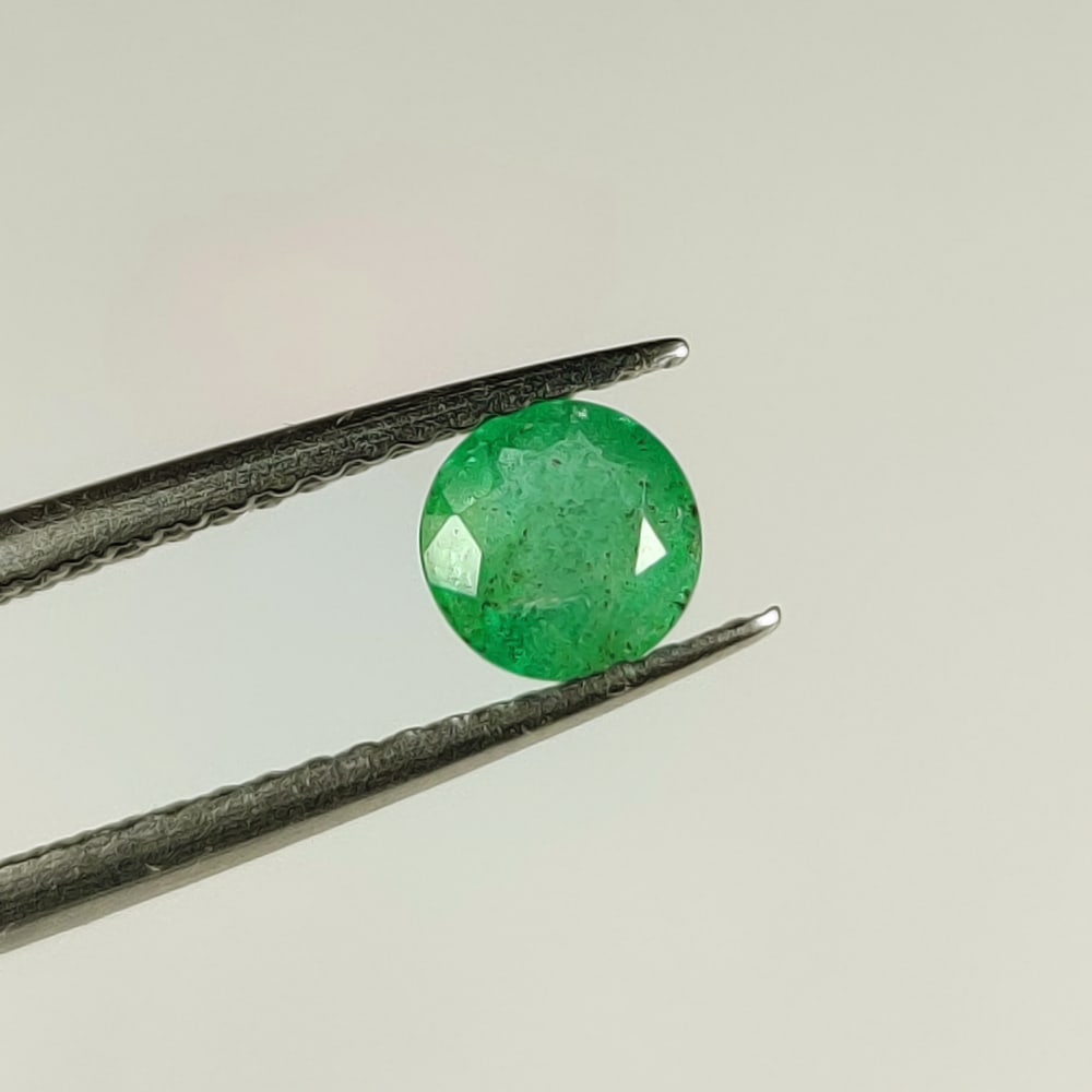 0.45 Ct Natural Zambian Green Emerald Round Cut (1 of 3)