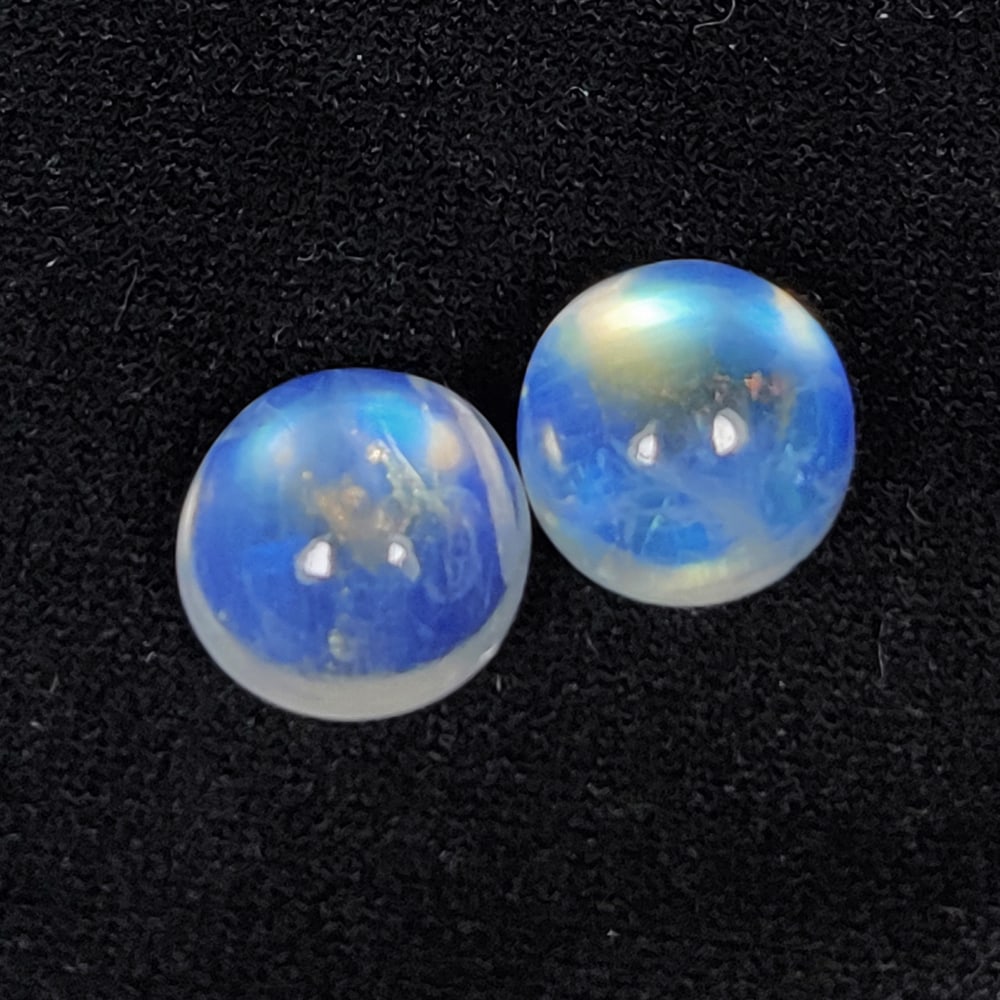 7.50 Ct Natural Blue Tint Moonstone Round Cab Pair: Weight - 7.50 Ct / Size - 8.00 - 8.30 mm / 2 Pc's / Shape - Round Cab / Clarity - Semi-Transparent / Origin - India / Treatment - None