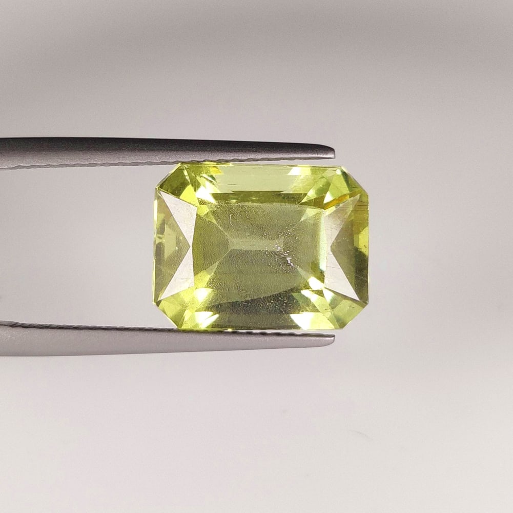 8.24 Ct Natural Apatite Octagon Cut (1 of 2)