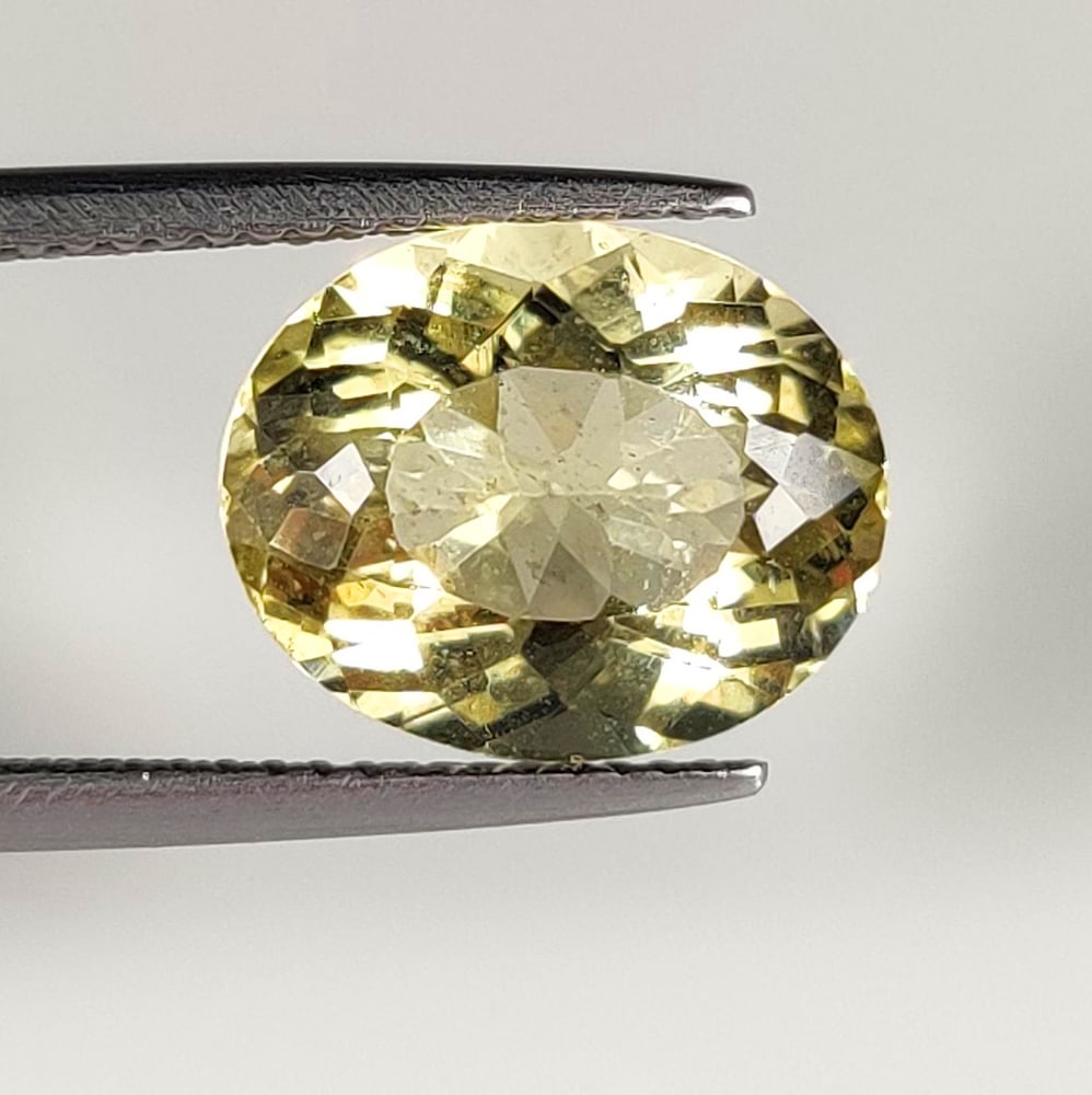 4.92 Ct Natural Yellow Beryl Oval Cut: Weight - 4.92 Ct / Size - 12.50 x 10.00 x 6.80 mm / Shape - Oval Cut / Clarity - VVS / Origin - Brazil / Treatment - None