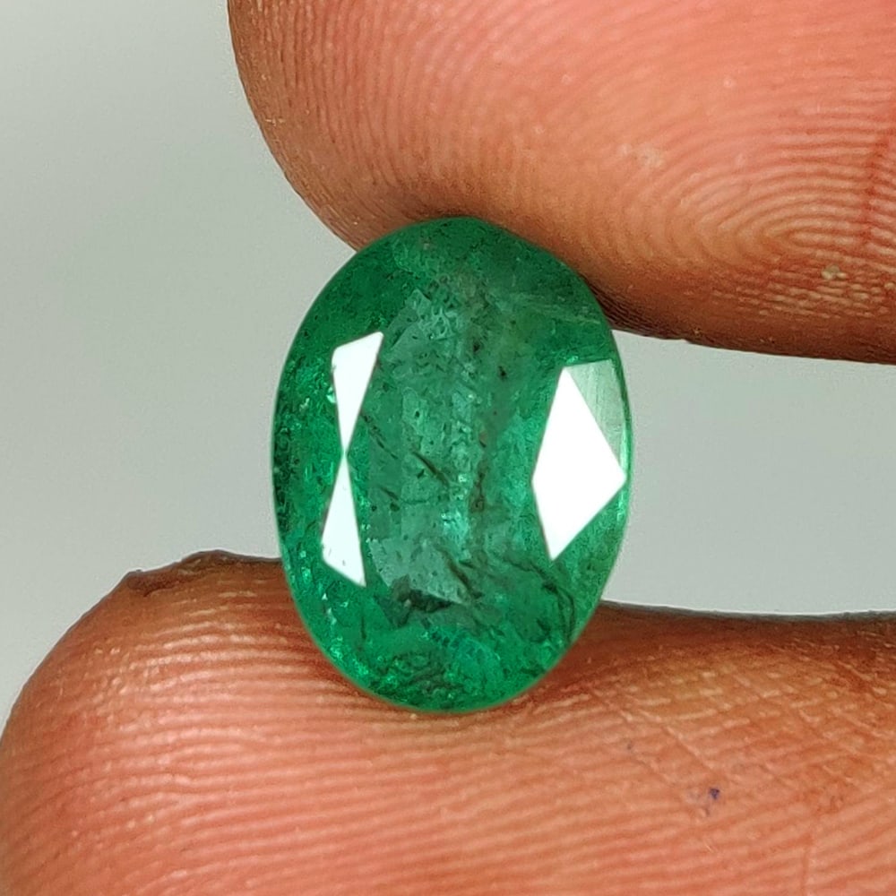 2.73 Ct Natural Zambian Green Emerald Oval Cut: Weight - 2.73 Ct / Dimensions - 10.40 x 7.70 x 5.20 mm / Shape - Oval Cut / Color - Green / Clarity - SI / Origin - Zambia / Comments - Natural Emeralds are commonly enhanced by oil