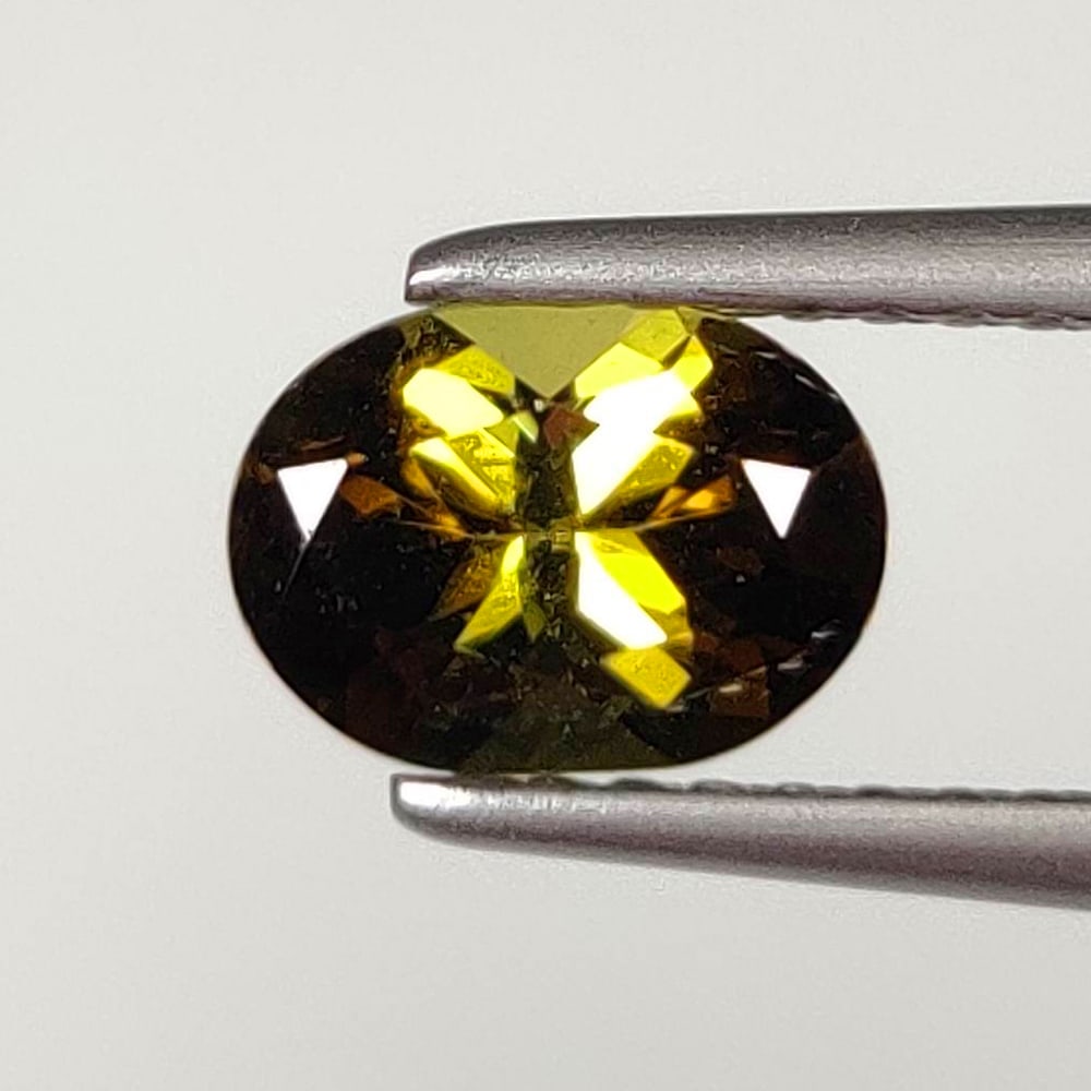 0.86 Ct Natural Tourmaline OVal Cut: Weight - 0.86 Ct / Dimensions - 7.00 x 5.00 x 4.00 mm / Shape - Oval Cut / Clarity - VVS / Origin - Mozambique / Treatment - None